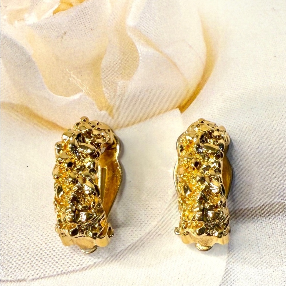 NINA RICCI Gold Clip on Earring - Picture 2 of 8